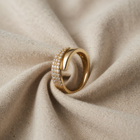 Chic Gold Ring Adorned with Dazzling Gemstone