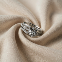 Multi-layer zirconia ring plated in white gold