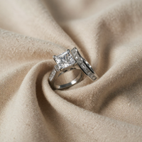 Collection with white gold ring and square zirconia