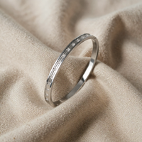 Hermine – Sleek Transparent Design