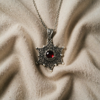Necklace with star pendant in silver and ruby